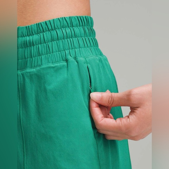 Lululemon NWT Hotty Hot High Rise 4” Lined Cascadia Green Size 4 - Picture 6 of 11